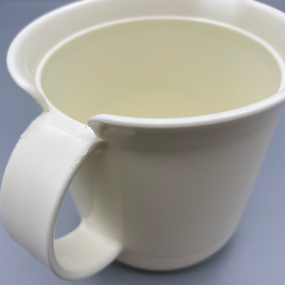 Vintage Tupperware Ivory Creamer With Pink Lid - Picture 10 of 10